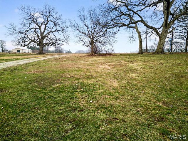 2903 Airport Road, Godfrey, IL 62035