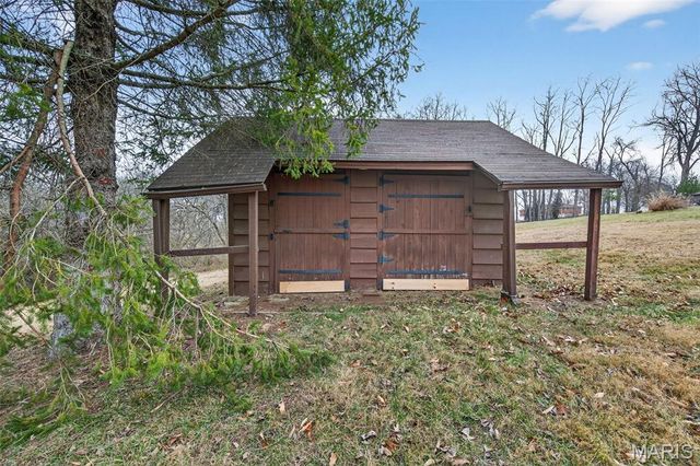 2903 Airport Road, Godfrey, IL 62035