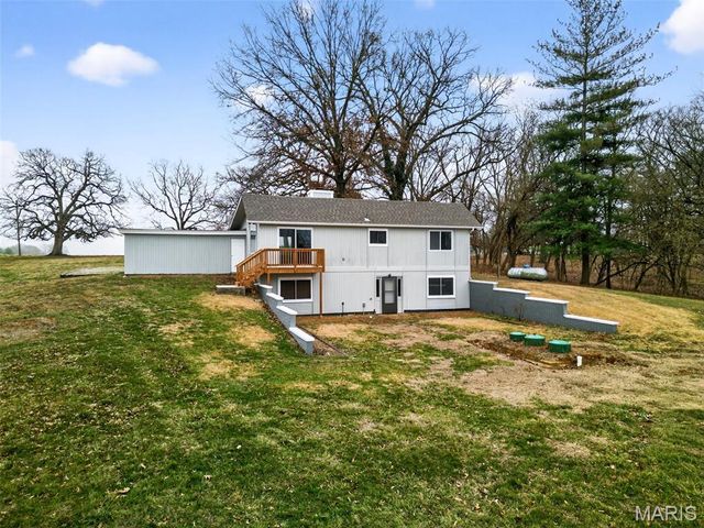 2903 Airport Road, Godfrey, IL 62035