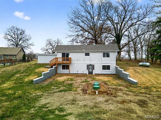 2903 Airport Road, Godfrey, IL 62035