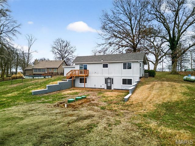 2903 Airport Road, Godfrey, IL 62035