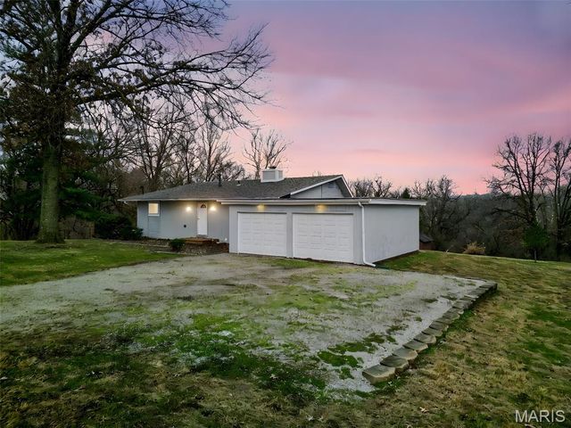 2903 Airport Road, Godfrey, IL 62035