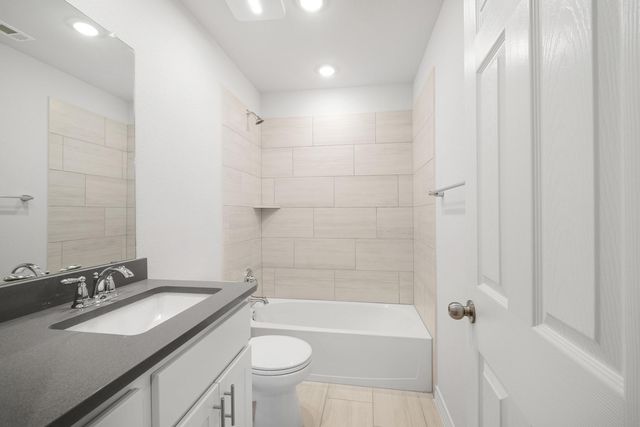 108 Leatherleaf DR, Buda, TX 78610