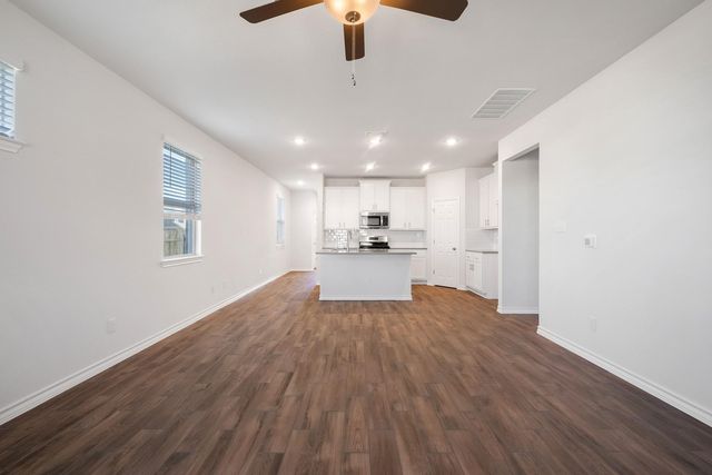 108 Leatherleaf DR, Buda, TX 78610