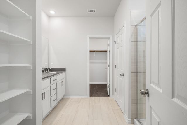 108 Leatherleaf DR, Buda, TX 78610