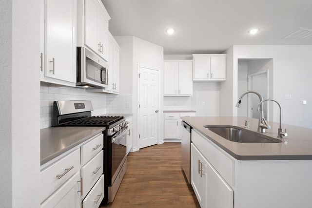 108 Leatherleaf DR, Buda, TX 78610