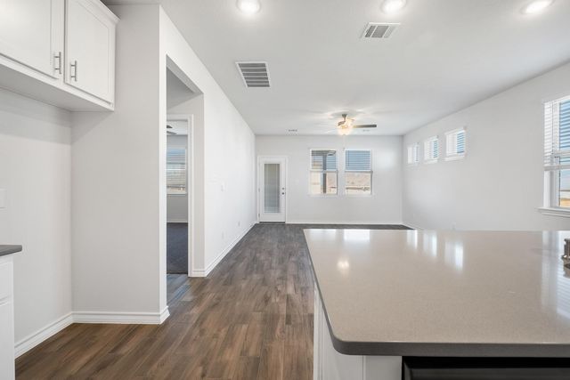 108 Leatherleaf DR, Buda, TX 78610