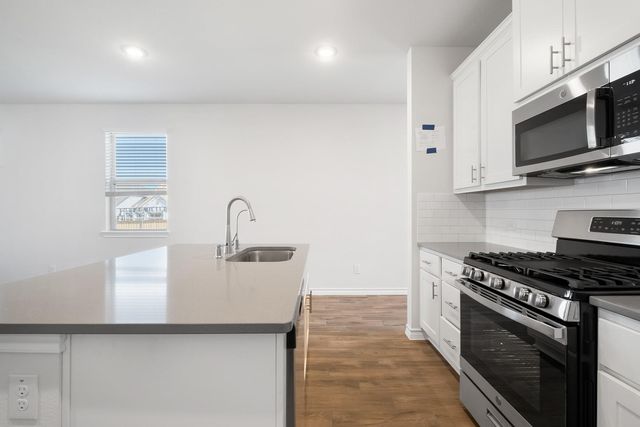 108 Leatherleaf DR, Buda, TX 78610