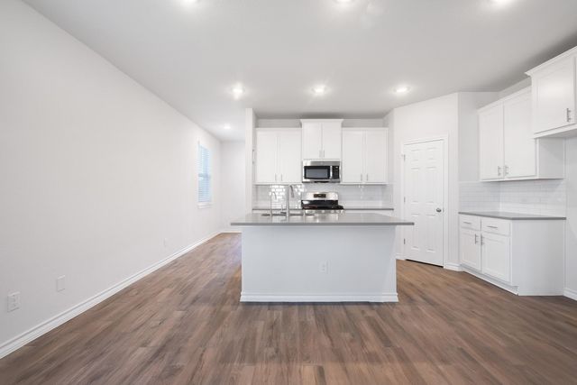 108 Leatherleaf DR, Buda, TX 78610