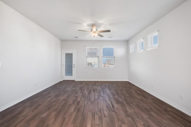 108 Leatherleaf DR, Buda, TX 78610