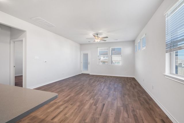 108 Leatherleaf DR, Buda, TX 78610