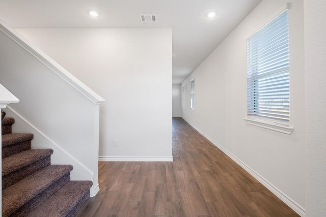 108 Leatherleaf DR, Buda, TX 78610