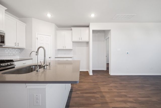 108 Leatherleaf DR, Buda, TX 78610