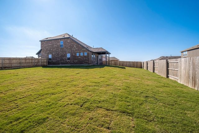 108 Leatherleaf DR, Buda, TX 78610