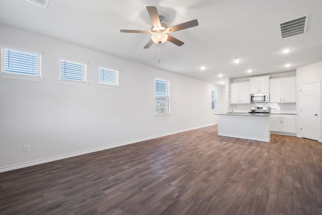 108 Leatherleaf DR, Buda, TX 78610