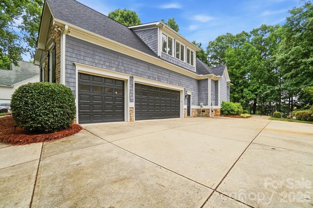 221 Whiterock Drive, Mount Holly, NC 28120