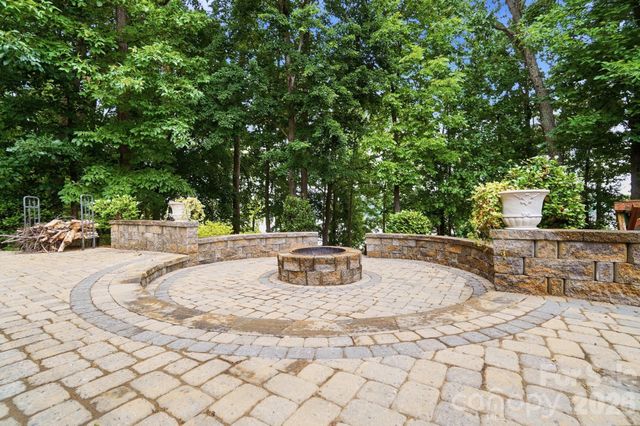 221 Whiterock Drive, Mount Holly, NC 28120