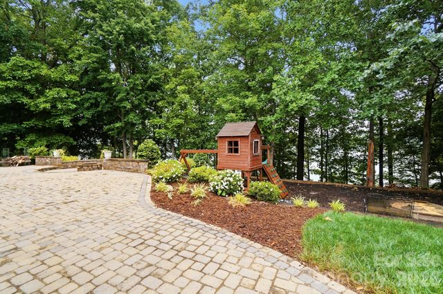 221 Whiterock Drive, Mount Holly, NC 28120