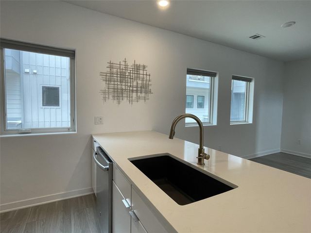 5924 S Congress Ave 152S, Austin, TX 78745