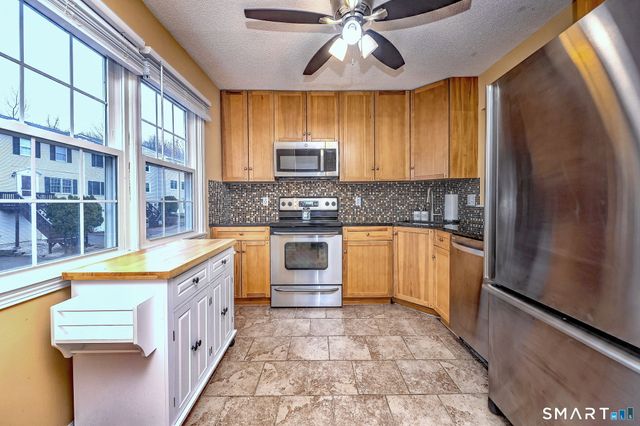 34 Cornerstone Drive AKA 11 Summit Commons, Derby, CT 06418