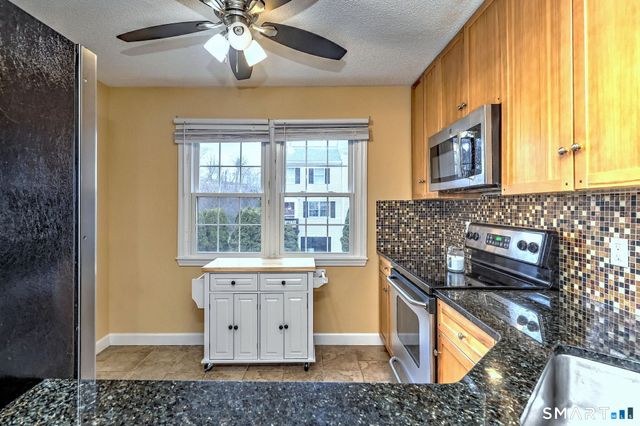 34 Cornerstone Drive AKA 11 Summit Commons, Derby, CT 06418
