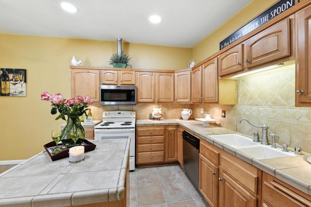 4601 Foster Way, Carmichael, CA 95608