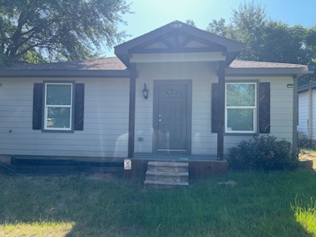 138 Erie Street, Mabank, TX 75156