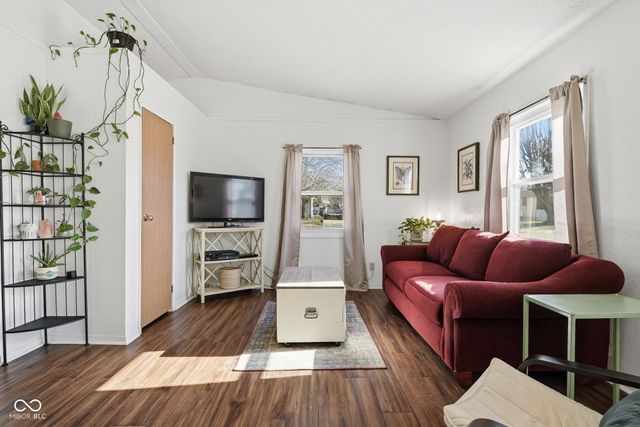 330 N 19th Avenue, Beech Grove, IN 46107