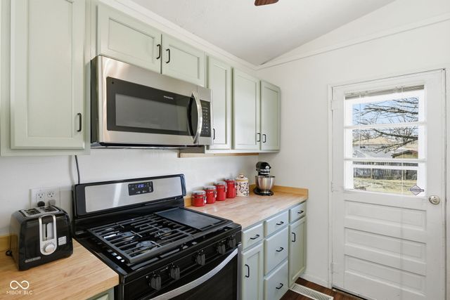 330 N 19th Avenue, Beech Grove, IN 46107