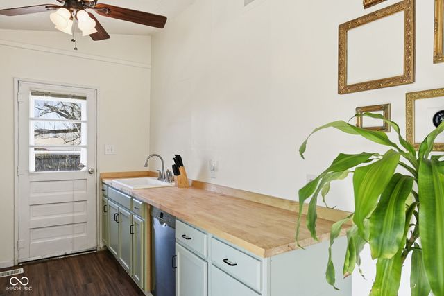 330 N 19th Avenue, Beech Grove, IN 46107