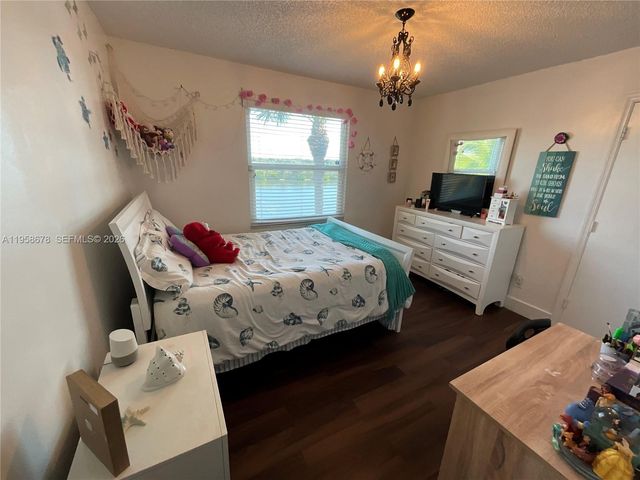 231 SW 120th Ave, Pembroke Pines, FL 33025