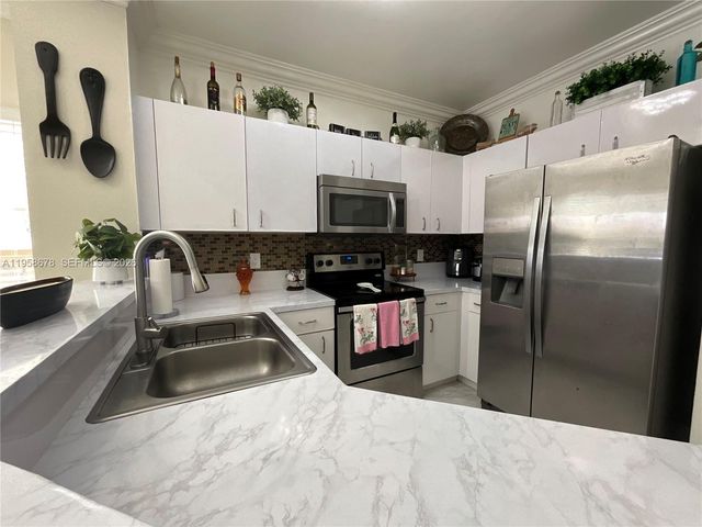 231 SW 120th Ave, Pembroke Pines, FL 33025