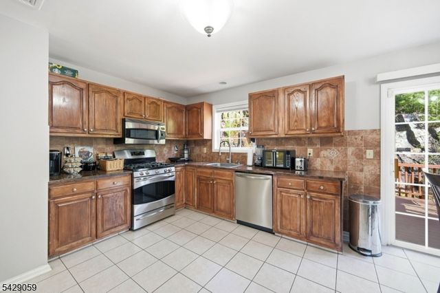107 Continental Rd, West Milford Twp., NJ 07480