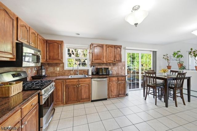 107 Continental Rd, West Milford Twp., NJ 07480