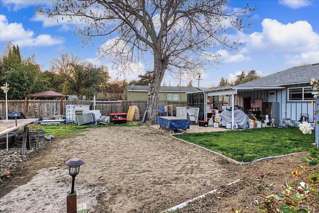 1763 E St, Napa, CA 94559