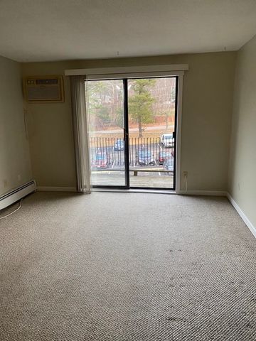 136 Mammoth Rd Apt 26, Hooksett, NH 03106