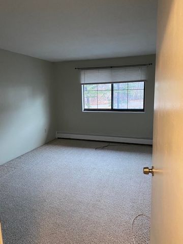 136 Mammoth Rd Apt 26, Hooksett, NH 03106