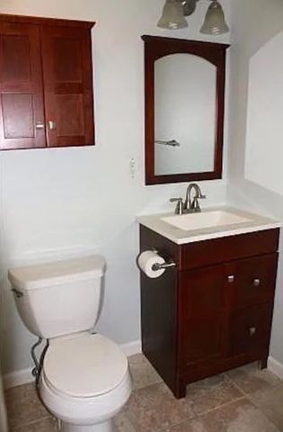 136 Mammoth Rd Apt 26, Hooksett, NH 03106