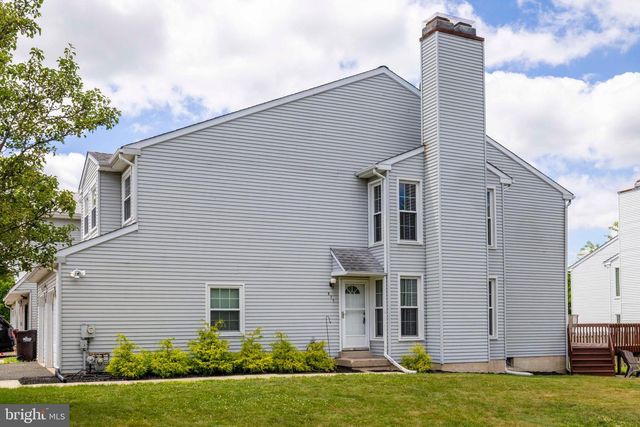 211 ORCHARD DR, North Wales, PA 19454