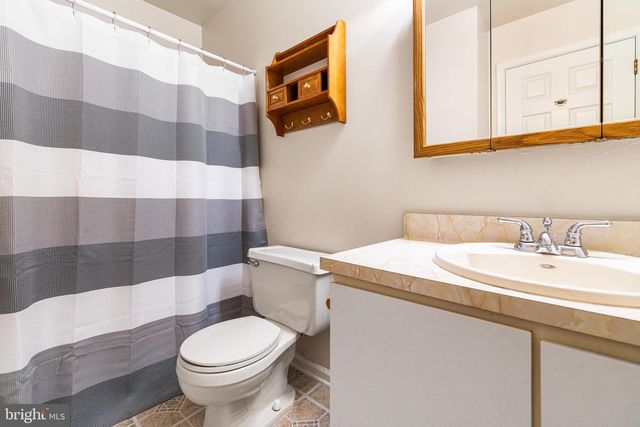 211 ORCHARD DR, North Wales, PA 19454