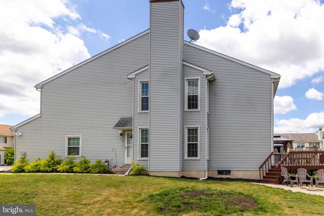 211 ORCHARD DR, North Wales, PA 19454