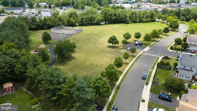 211 ORCHARD DR, North Wales, PA 19454