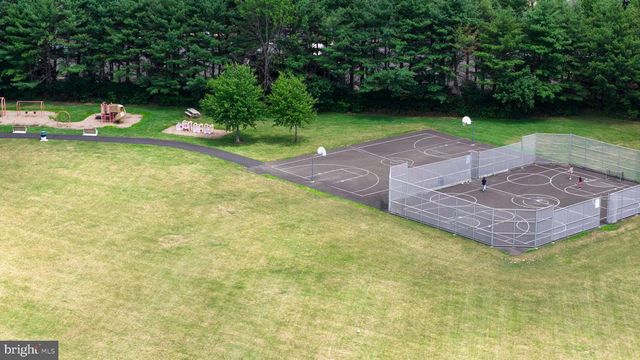 211 ORCHARD DR, North Wales, PA 19454