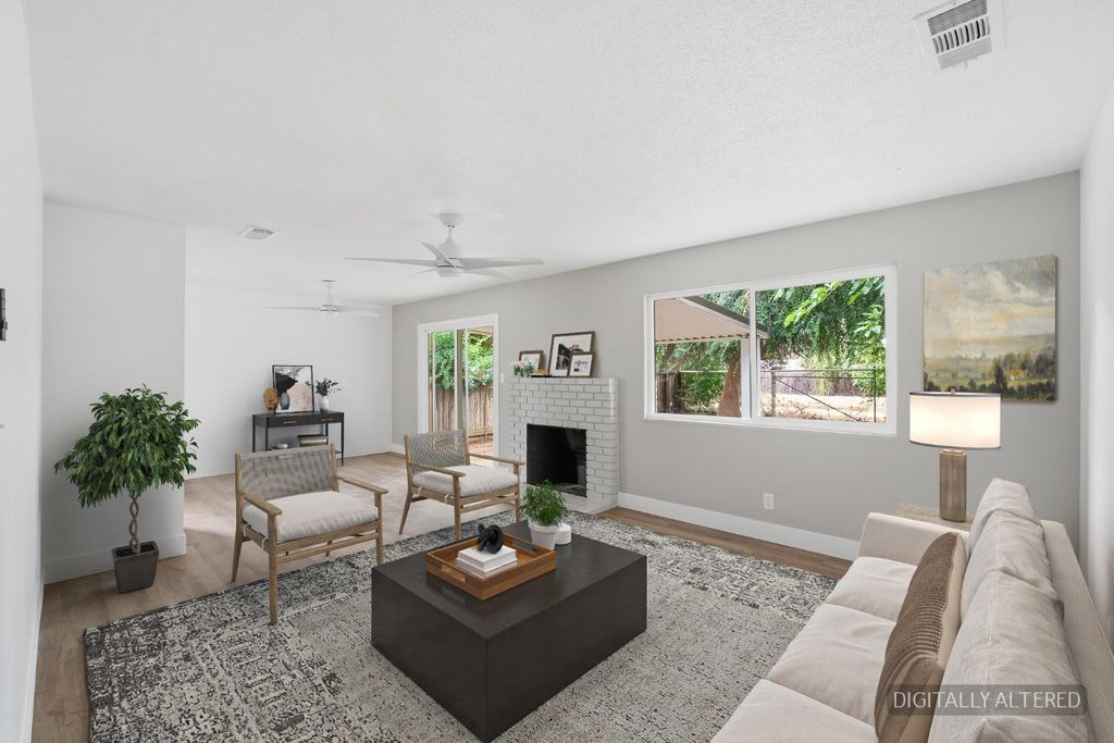 Image 2 of property listing at 2554 Harvard Avenue, Clovis, CA 93612