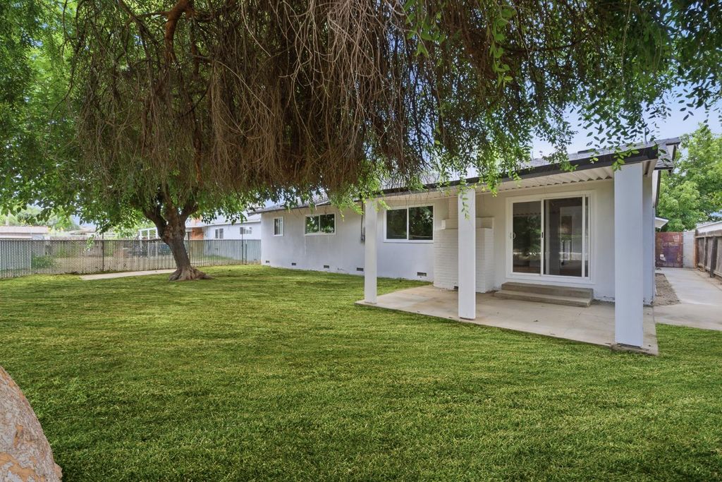 Image 24 of property listing at 2554 Harvard Avenue, Clovis, CA 93612