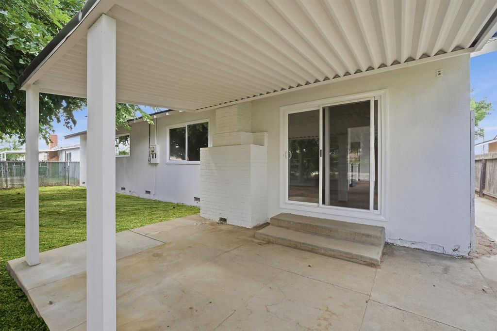 Image 25 of property listing at 2554 Harvard Avenue, Clovis, CA 93612