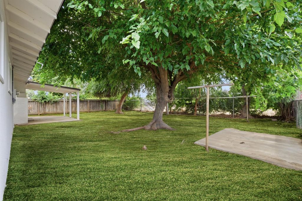 Image 26 of property listing at 2554 Harvard Avenue, Clovis, CA 93612