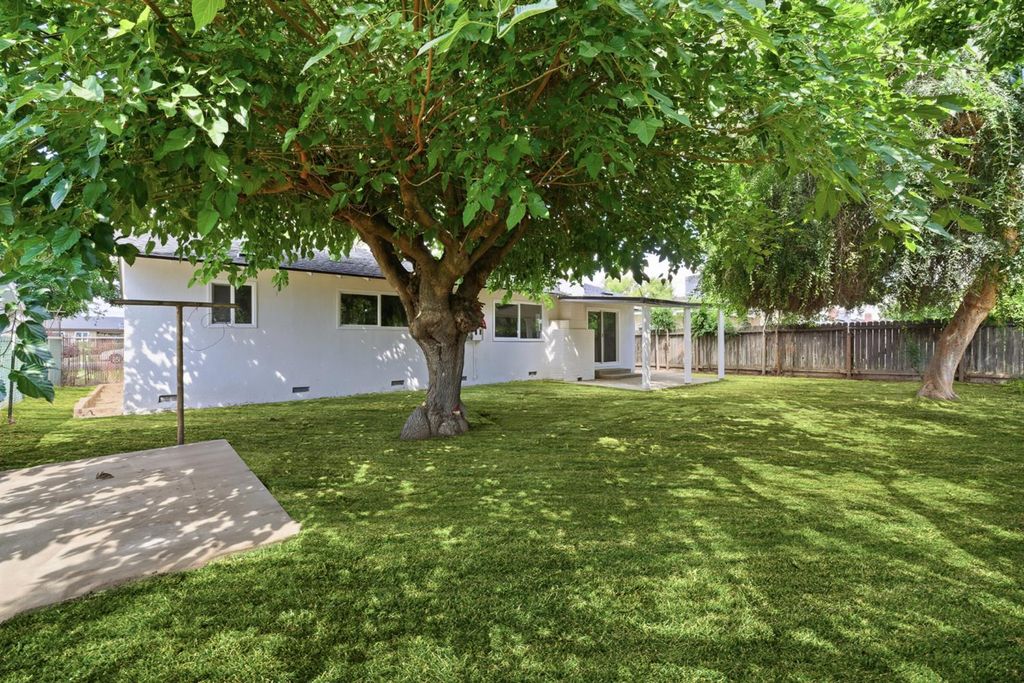Image 27 of property listing at 2554 Harvard Avenue, Clovis, CA 93612