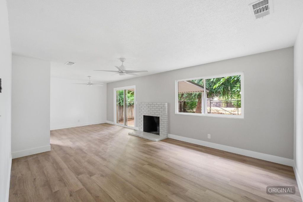 Image 3 of property listing at 2554 Harvard Avenue, Clovis, CA 93612