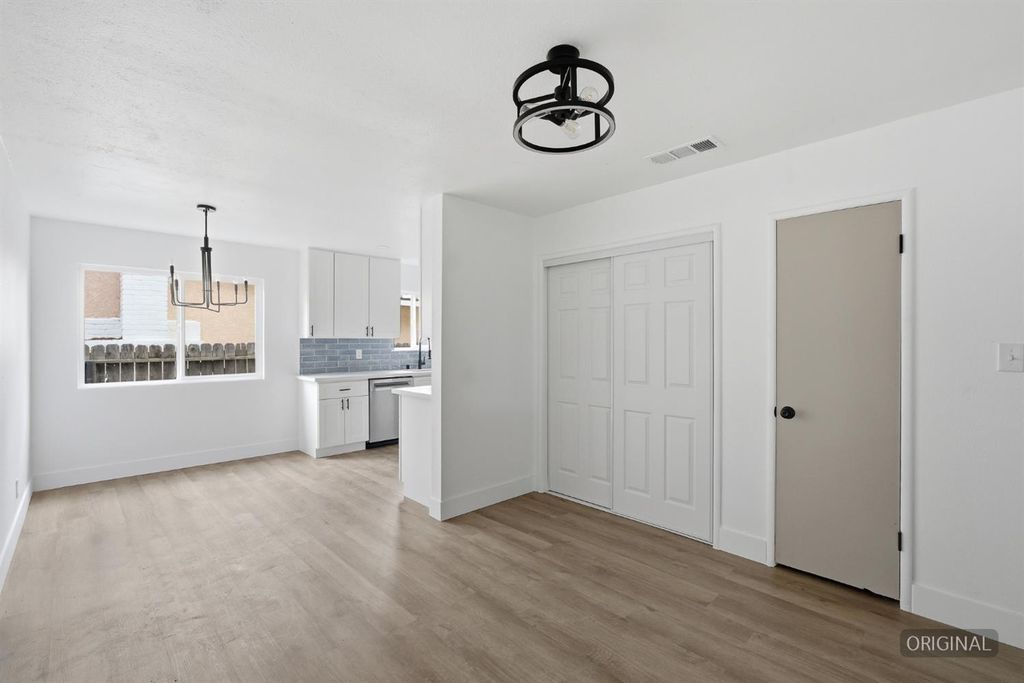Image 5 of property listing at 2554 Harvard Avenue, Clovis, CA 93612